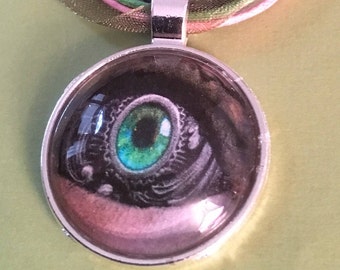 Collier avec pendentif oeil de Dragon