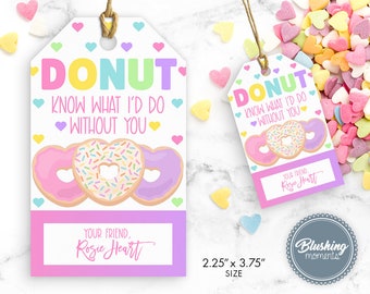 Può includere: Un'etichetta regalo stampabile per San Valentino con una ciambella con codette e il testo "DONUT KNOW WHAT I'D DO WITHOUT YOU". L'etichetta misura 5,7 cm per 9,5 cm e ha uno schema di colori rosa, viola e giallo.