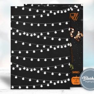Pu&ograve; includere: Uno sfondo di lavagna nera con luci bianche a catena e il testo "Fall Fire" in arancione e marrone. Il testo "S'mores" e "Pumpkin to Carve" sono anche visibili nell'immagine.