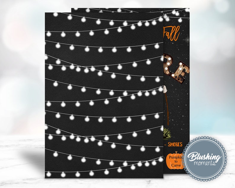 Pu&ograve; includere: Uno sfondo di lavagna nera con luci bianche a catena e il testo "Fall Fire" in arancione e marrone. Il testo "S'mores" e "Pumpkin to Carve" sono anche visibili nell'immagine.