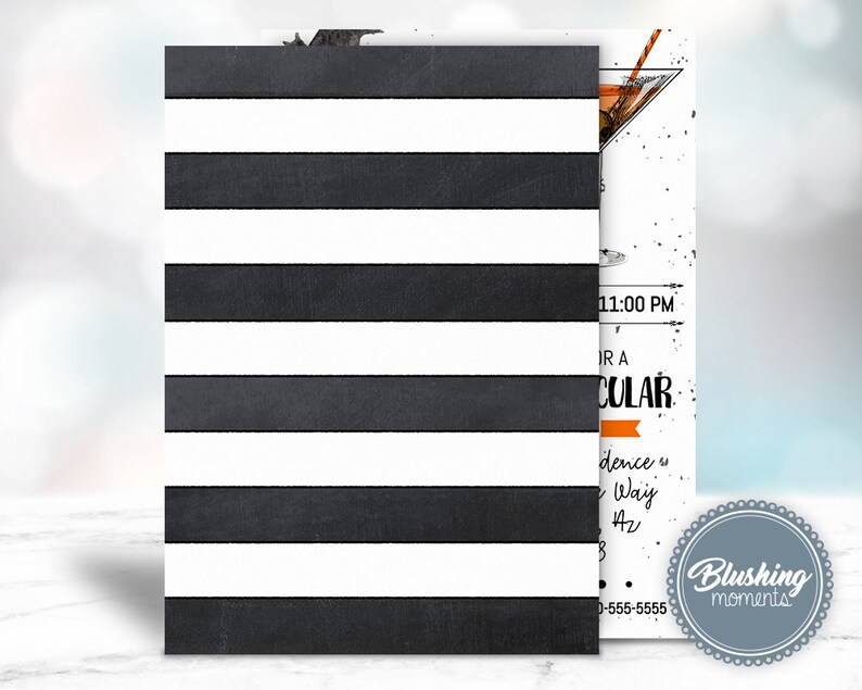 Puede incluir: Tarjeta de invitaci&oacute;n a rayas blancas y negras con una ilustraci&oacute;n de c&oacute;ctel y detalles del evento. La tarjeta presenta el texto "OR A SPECTACULAR" y el logotipo "Blushing Moments".