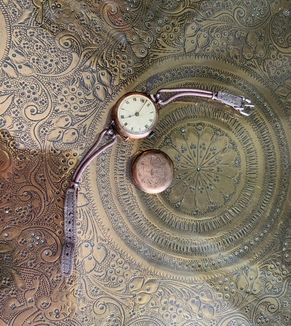 Edwardian wrist watch in a gold case