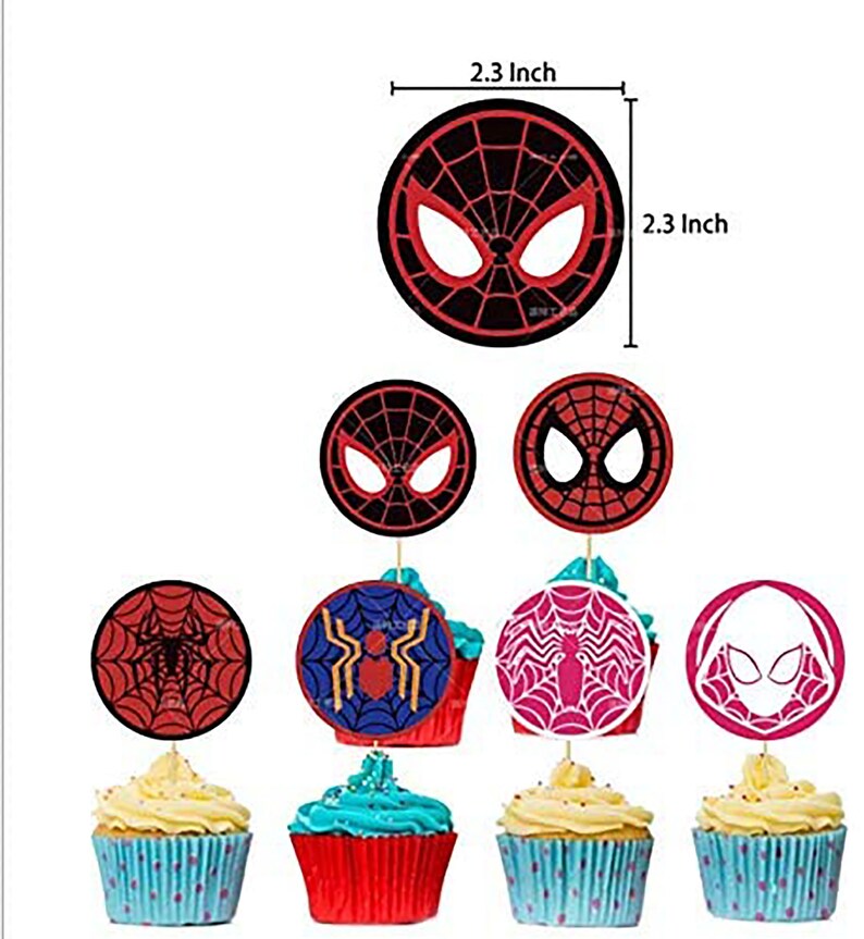 Puede incluir: Adornos para cupcakes con tem&aacute;tica de Spider-Man. Los adornos son redondos, de 5,8 cm de di&aacute;metro, y presentan varios dise&ntilde;os de m&aacute;scaras de Spider-Man en rojo, negro y blanco. Tambi&eacute;n se ven cupcakes con glaseado azul y amarillo.