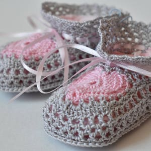 Sweet Heart Baby Booties Gray/pink heart