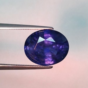 Natural Color Change Sapphire 7.63 carats, GIA Certified Sapphire, Loose Precious Gemstone