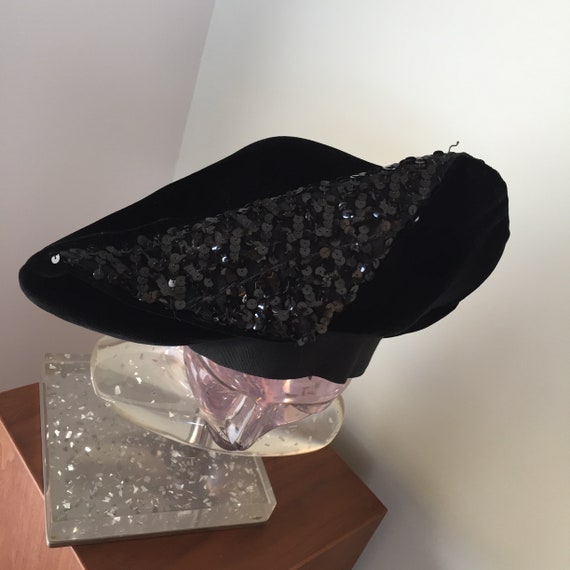 Vintage 1940s Black Velvet Beret/hat With Sequin Trim - Etsy display picture 1