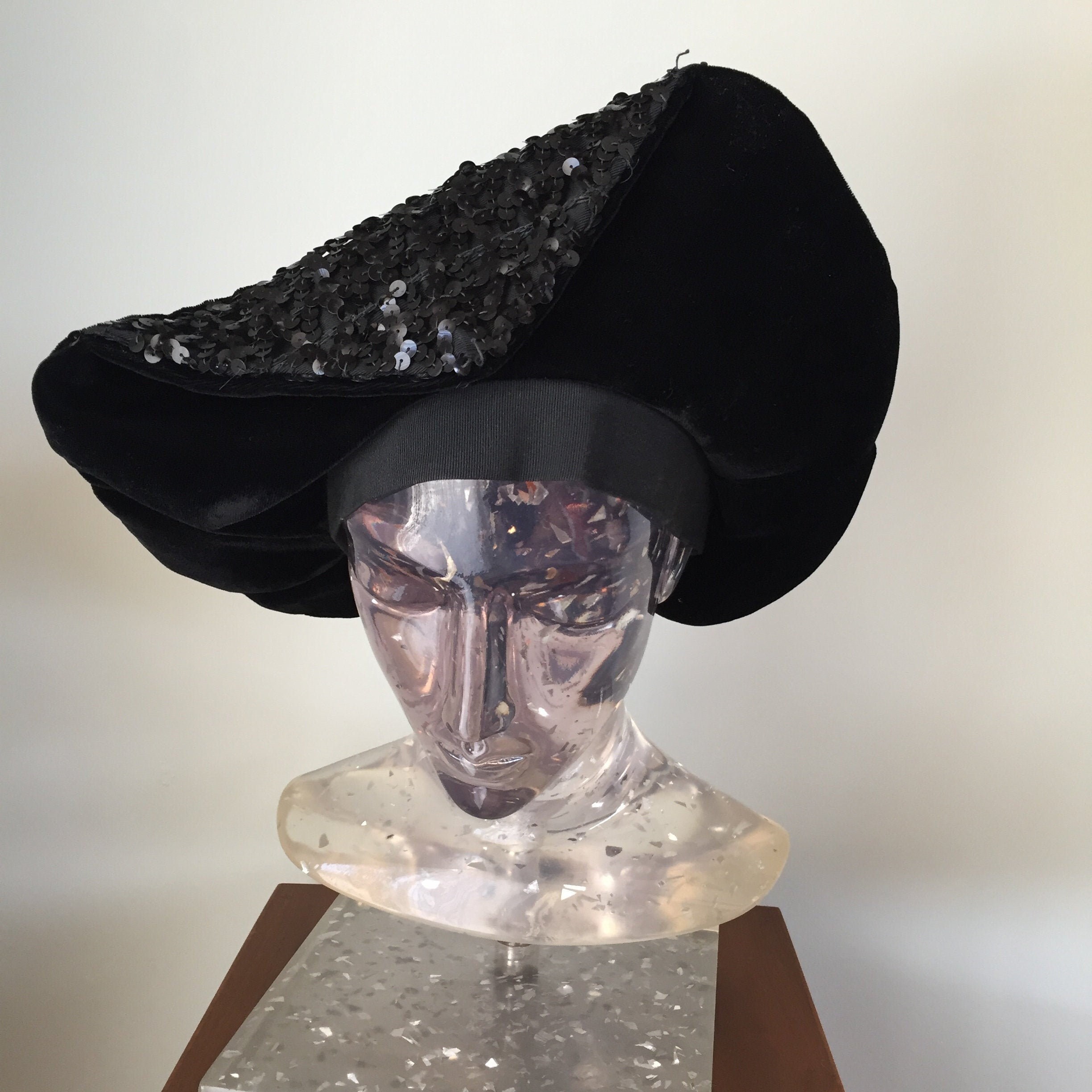 Vintage 1940s Black Velvet Beret/hat With Sequin Trim - Etsy display picture 1