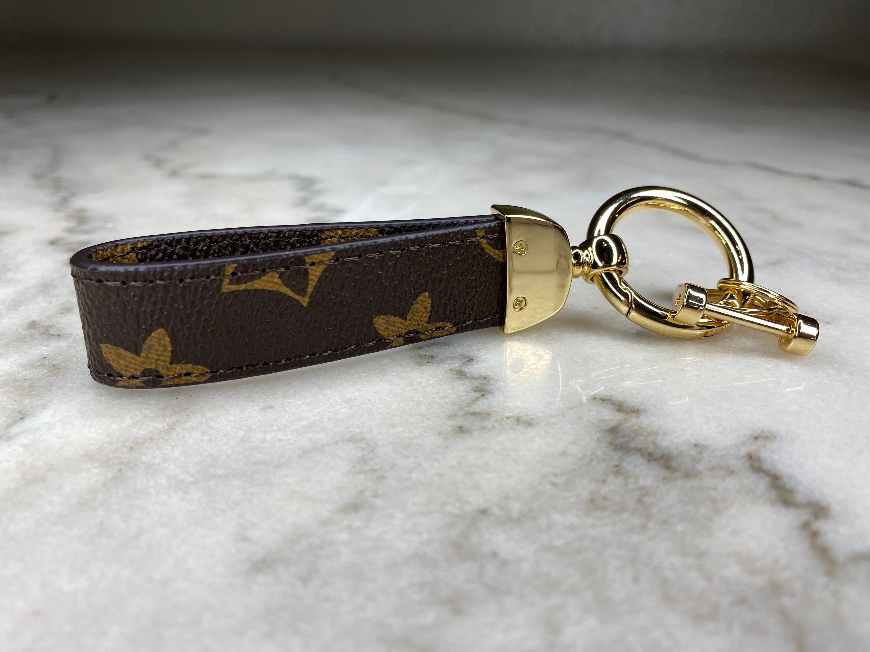 louis vuitton lanyard and id holder