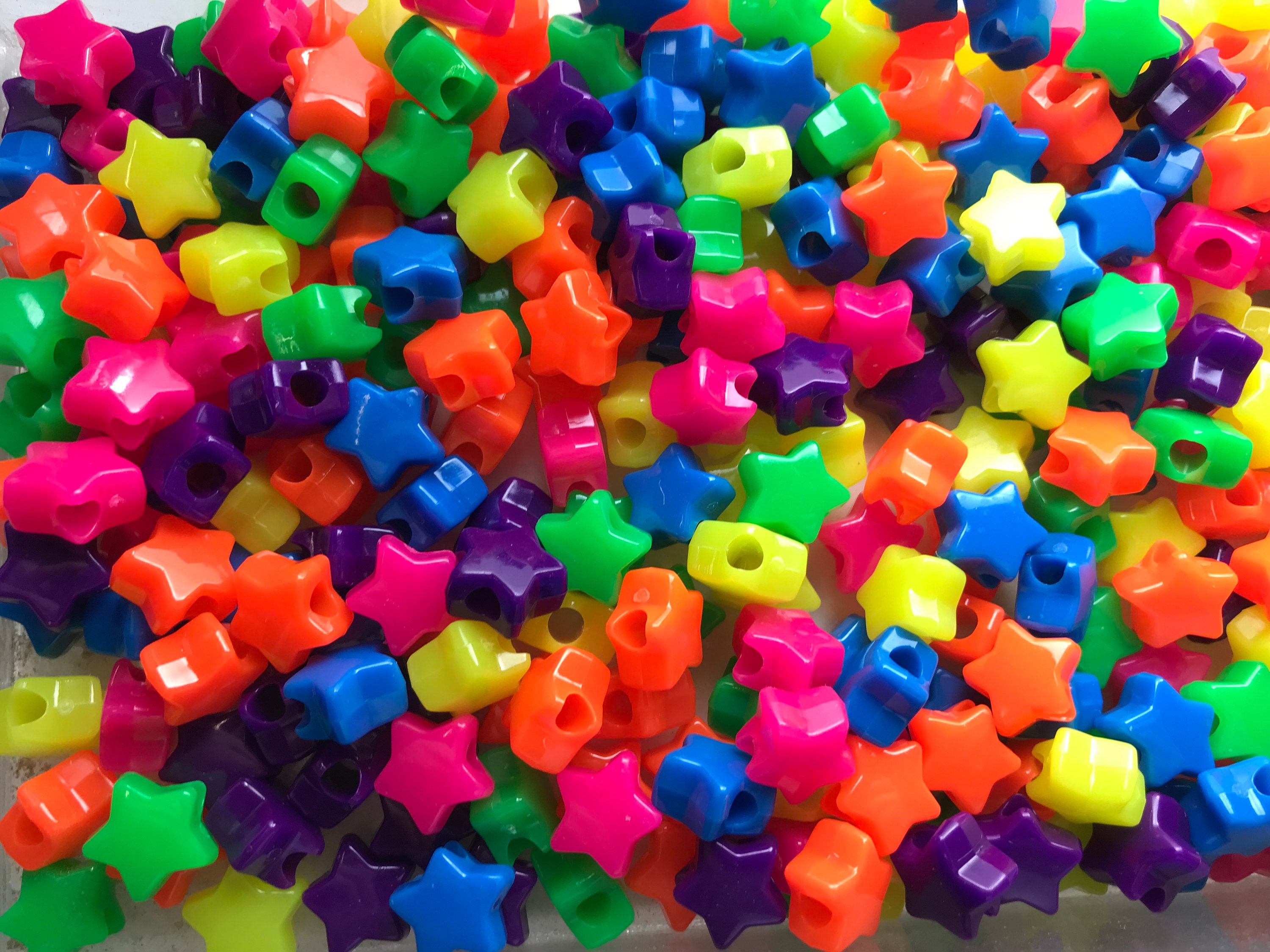 100 x Star Shaped Mixed Colour Pony Beads Jewelry Making Craft Plastic Dark  Opaque Mix