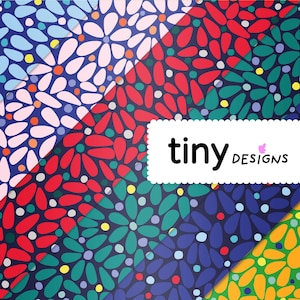 Peut inclure: Un motif floral coloré avec des formes de fleurs rouges, blanches, bleues, vertes et jaunes. Le motif est posé sur un fond sombre. Le texte "tiny designs" est affiché dans un rectangle blanc.