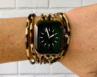 Brazalete Apple Watch de leopardo con cierre magnético dorado de Kaylie Fry Creative
