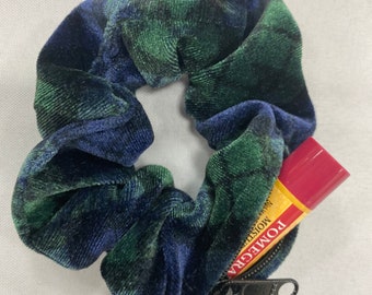 Secret scrunchie - plaid velvet