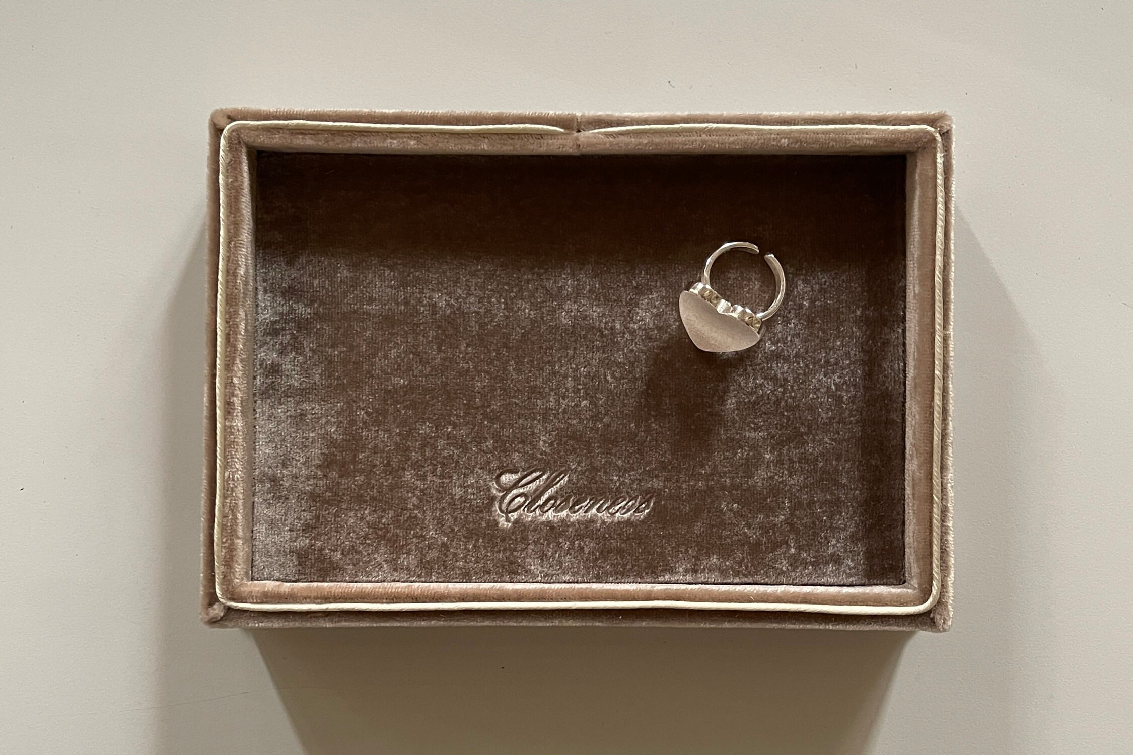 Vassoio Portagioie In Legno Noce Con Interno In Velluto 14x8x1,8 Cm – Organizer Da Comò Per Anelli, Orecchini E Collane, Regalo Elegante