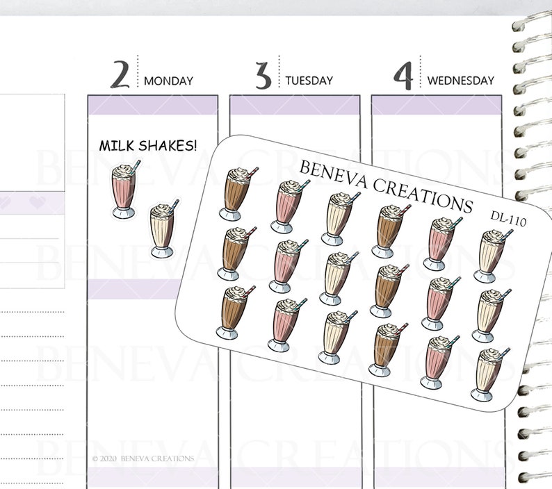 Op de afbeelding: Planner stickers met illustraties van milkshakes in bruine, roze en vanille tinten, elk met slagroom en een rietje. De sticker is gelabeld met "BENEVA CREATIONS" en "DL-110". De tekst "MILK SHAKES!" is ook zichtbaar.