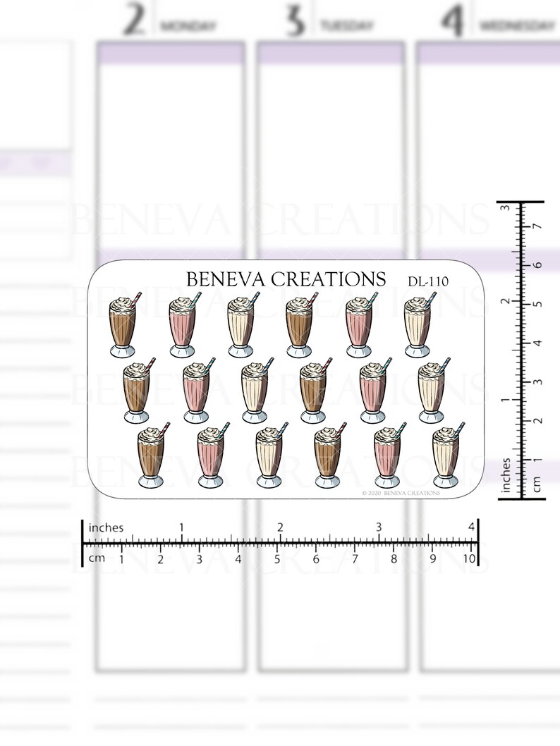Op de afbeelding: Een stickervel met illustraties van milkshakes in verschillende smaken. Elke milkshake zit in een hoog glas met slagroom, een rietje en een decoratieve voet. De sheet bevat de tekst "BENEVA CREATIONS" en "DL-110". De sheet is ongeveer 10 cm breed.