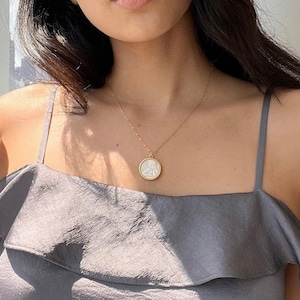 Ängelhalsband/ Pärlemor Ängelhalsband/ Lager i lager/ Kerubhänge/ Perfekt för henne. NO1O bild 1