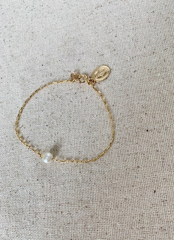Virgin Mary Pearl Bracelet/ Mini Paperclip Chain/ Layering/ Everyday/ 14 K GF Bracelet/ Delicate Gift for Youself or The People You Love.