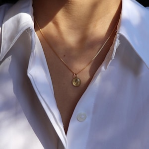 Collar de la Virgen María / Collar de la Virgen María de Guadalupe / Medalla y collar de oro macizo / Tesoro valioso para usted o las personas que ama.