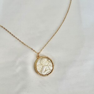 Ängelhalsband/ Pärlemor Ängelhalsband/ Lager i lager/ Kerubhänge/ Perfekt för henne. NO1O bild 5