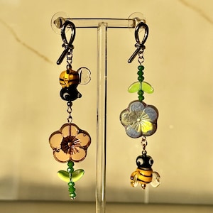 ケイトスペード Gold-Tone Cubic Zirconia Bee Stud Earrings All Abuzz Stone Bee Stud Earrings | Kate Spade Outlet | Kate
