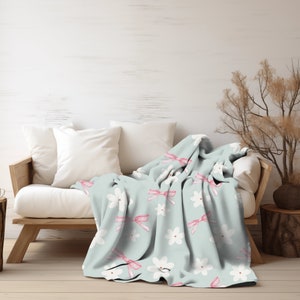 Coquette Room Decor Velveteen Plush Blanket, Dorm Room Essentials, Teen Girl Room Decor, Girly Core Coquette Aesthetic, Daisy Pink Bows