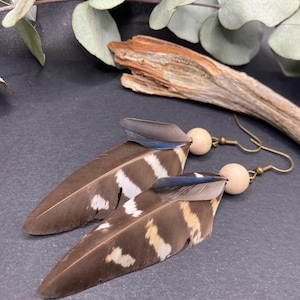 Pendientes de plumas naturales y silvestres, cuentas de madera