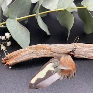 Single loop, natural parakeet feathers, wooden bead and 925 silver hook