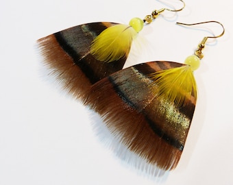 Plumes rares ! Boucles d'oreille en plumes naturelles et perles jaunes en verre