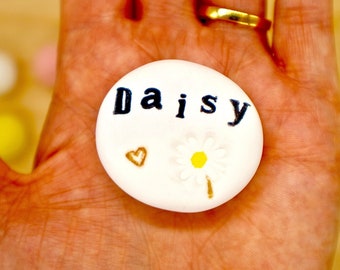 Personalised Daisy Pocket Pebble, Daisy Birth Flower, Little Birthday Gift Her, Cheer Up Friend, Pebble Hug, Positive Gift by janeBprints