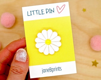 White Daisy Flower Pin, Floral Pin, Handmade Clay Pin Badge, Positivity Gift, Daisy Birthday, Friends Are Like Flowers by janeBprints