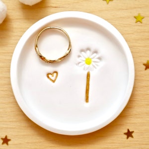 Personalised Daisy Flower Ring Dish, Tiny Ring Dish, Mini Trinket Dish, Birthday Gift Her, Tiny Cute, Keepsake Gift by janeBprints image 2