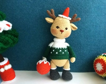 PATTERN in English, Crochet Reindeer, Amigurumi Reindeer for Xmas, PDF pattern, Crochet Reindeer toy with Xmas bauble, animal toy Pattern.