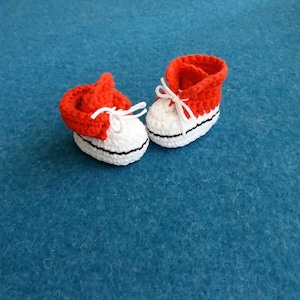 Crochet Shoes Sneakers Pattern for Doll, for doll- foot size: 4cm, Amigurumi Sneakers for dolls, PDF in English, Easy Doll Shoes Pattern