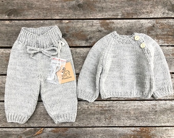 Conjunto de roupa para bebê em tricô de lã merino - Cinza, unissex, para saída da maternidade.