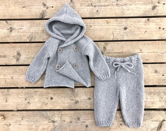 Conjunto de malha cinza para bebê: Casaquinho com capuz e calça Mako em algodão