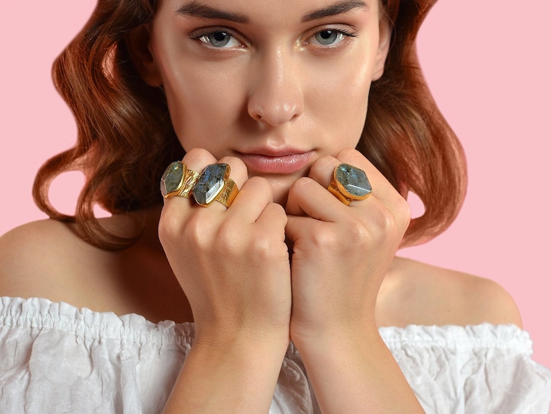 Mother/'s Day Gift Green Flash Ring Wide Band Gemstone Ring Labradorite Ring Natural Gemstone Ring February and March Birthstone