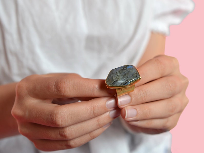 Mother/'s Day Gift Green Flash Ring Wide Band Gemstone Ring Labradorite Ring Natural Gemstone Ring February and March Birthstone