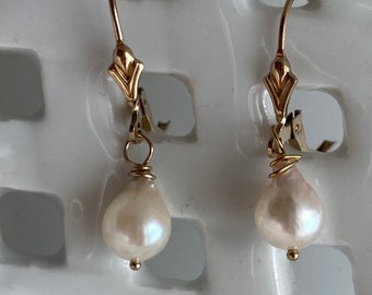 Pendientes vintage de perla de Akoya en forma de lágrima: 7 mm, cierre de palanca chapado en oro de 14 k
