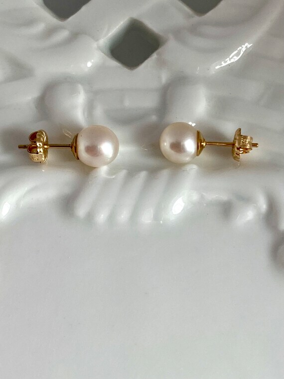 B-grade Saltwater Cultured Pearl Stud Earrings 14k Yellow Gold-filled B-grade Saltwater Cultured Pearl Stud Earrings 14k Yellow Gold-filled