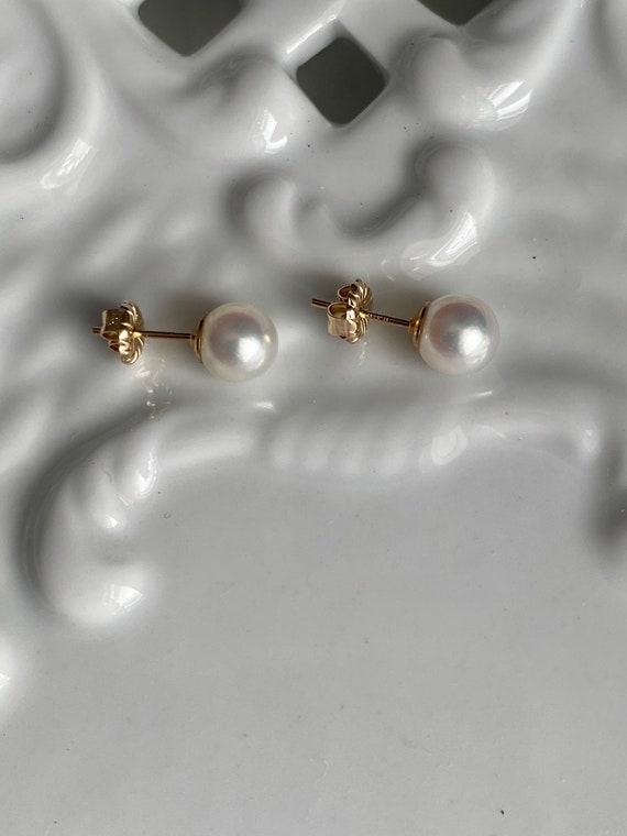 Japanese Akoya Pearl studs - 5mm pearls -creamy na