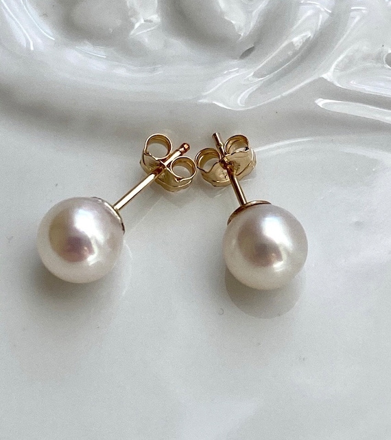 B-grade Saltwater Cultured Pearl Stud Earrings 14k Yellow Gold-filled B-grade Saltwater Cultured Pearl Stud Earrings 14k Yellow Gold-filled
