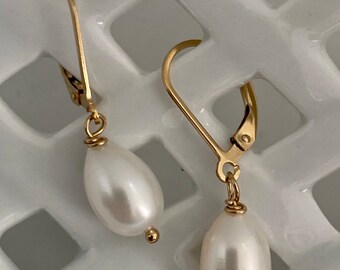 Japanese Akoya freshwater Pearl earrings, Vintage 10mm pearl drops, high luster iridescent nacre on 14k gold filled Lever backs