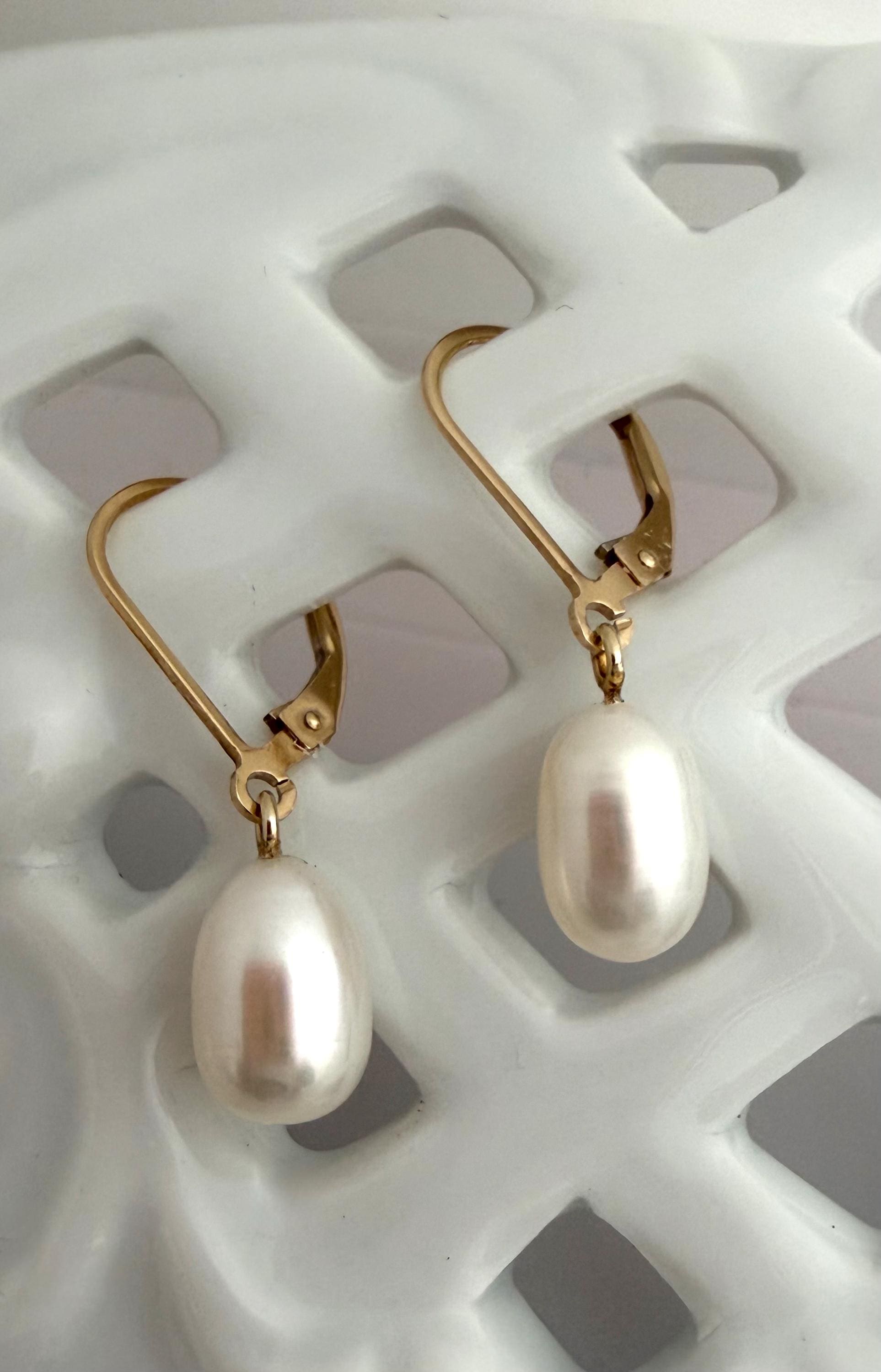 Vintage Freshwater Pearl Drop Earrings: 10mm x 6.5mm pearls, 14k Gold Filled Lever Backs