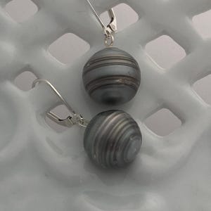 Druppeloorbellen Tahitiaanse parel: sterlingzilveren haakjes, iriserend parelmoer, 12,4 mm