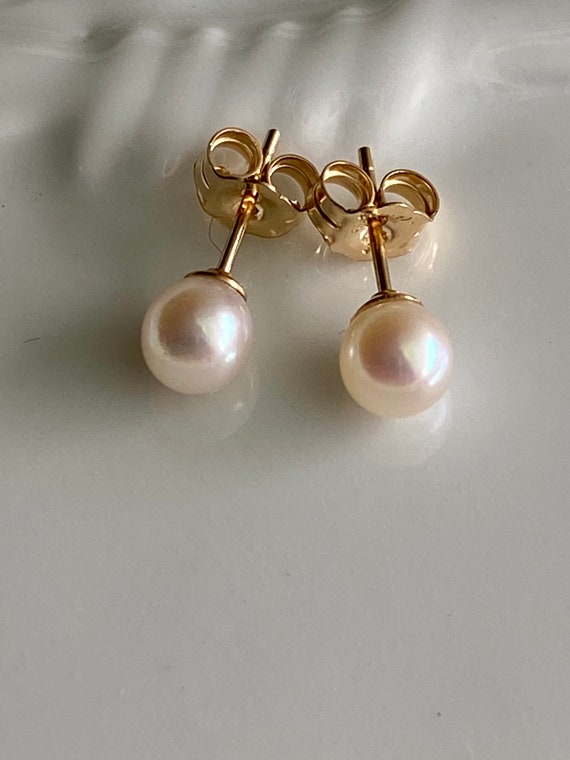 Japanese saltwater Pearl Studs - 5mm - AAA cultur… - image 1