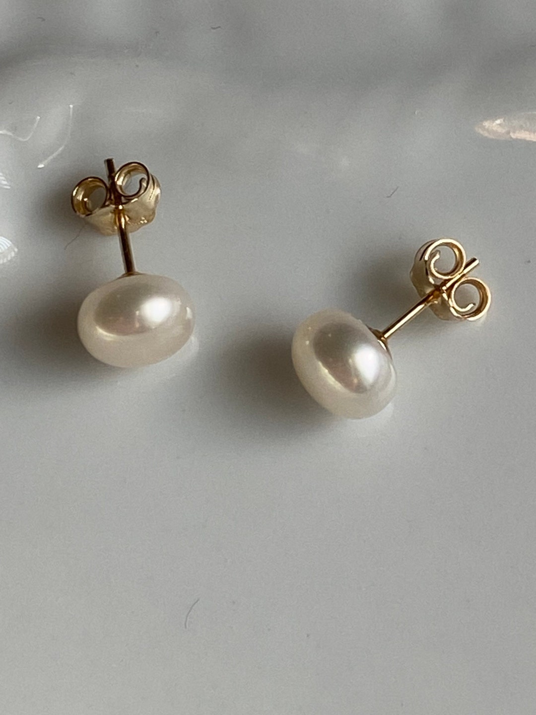 Boucles D'oreilles Percées Pompons Perles De Verre - Noir Irisé, Modèle J316 - Occasion En Bon état D'usage