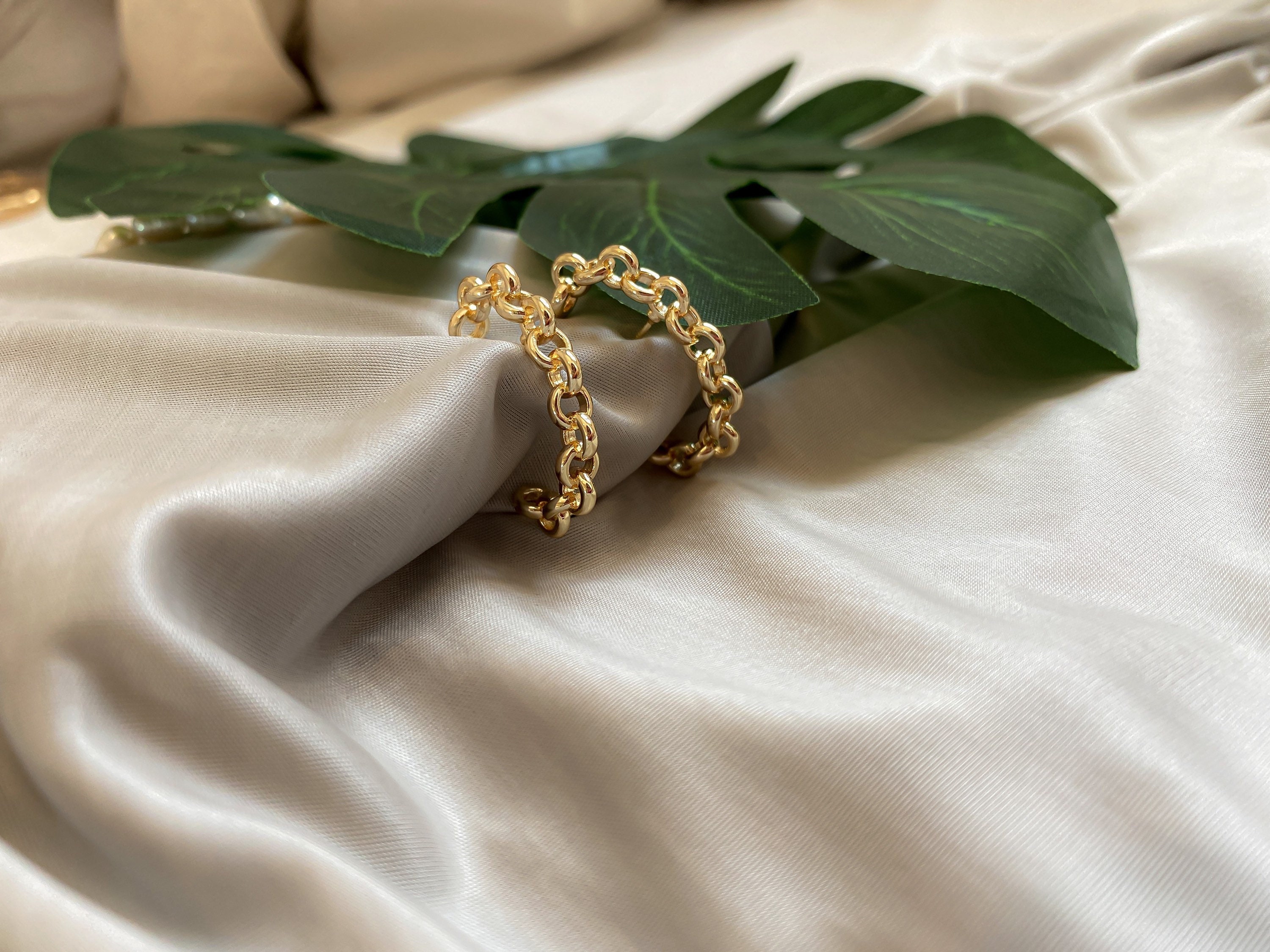 Gold Stud Ear Cuff Earrings, Gold earring climbers, Unique Earrings, Gold chain Ear Cuffs, Ear climber, Earring sets for multiple piercings