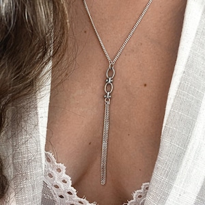 Delicata collana in argento, collane in argento con catena Lariat, collana in argento con ciondolo nero, collana in argento a goccia, collana BOHO con nappa a Y