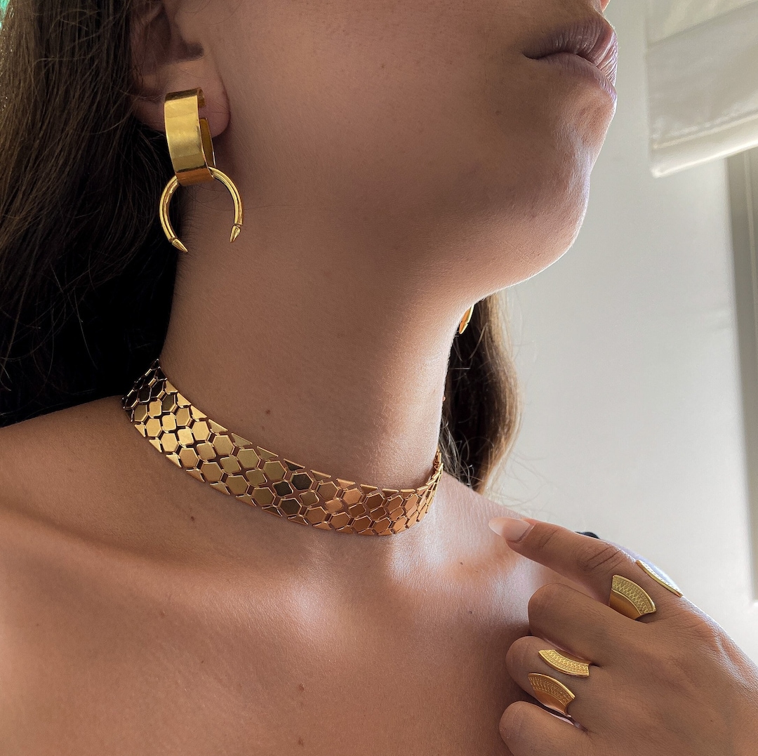 Chokers that look like collars deals