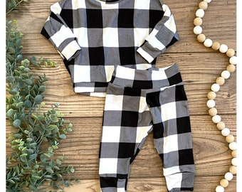 Kledingset | tweedelige set | herfst outfit | kinderkleding | uniseks | herfststijl | buffel plaid | pyjama | vakantie
